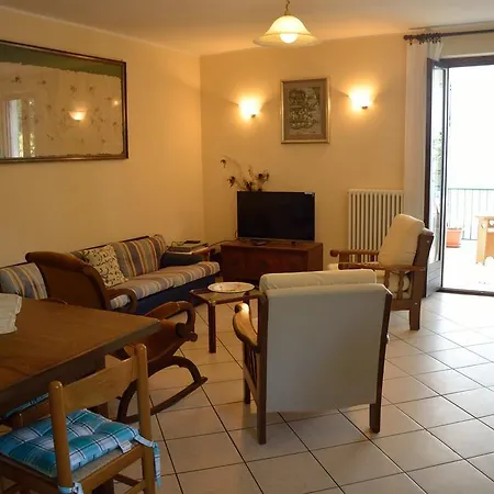 Antico Glicine Apartamento Stazzona